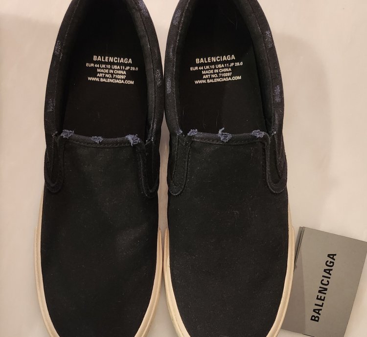 Balenciaga Paris Graffiti Distressed Slip-On