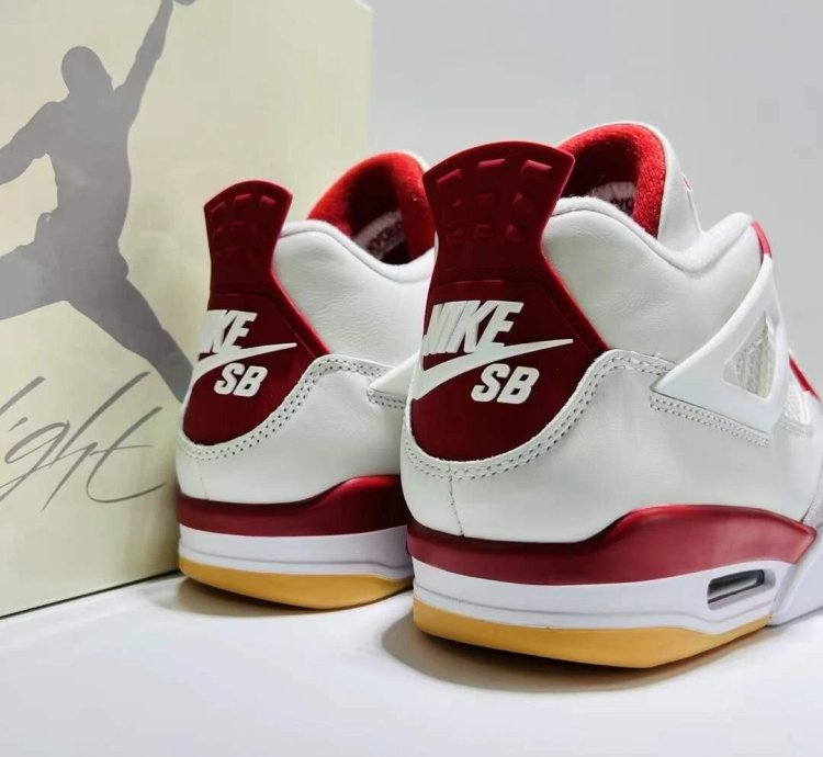 Nike SB x Jordan Air Jordan 4 Varsity Red DR5415-106