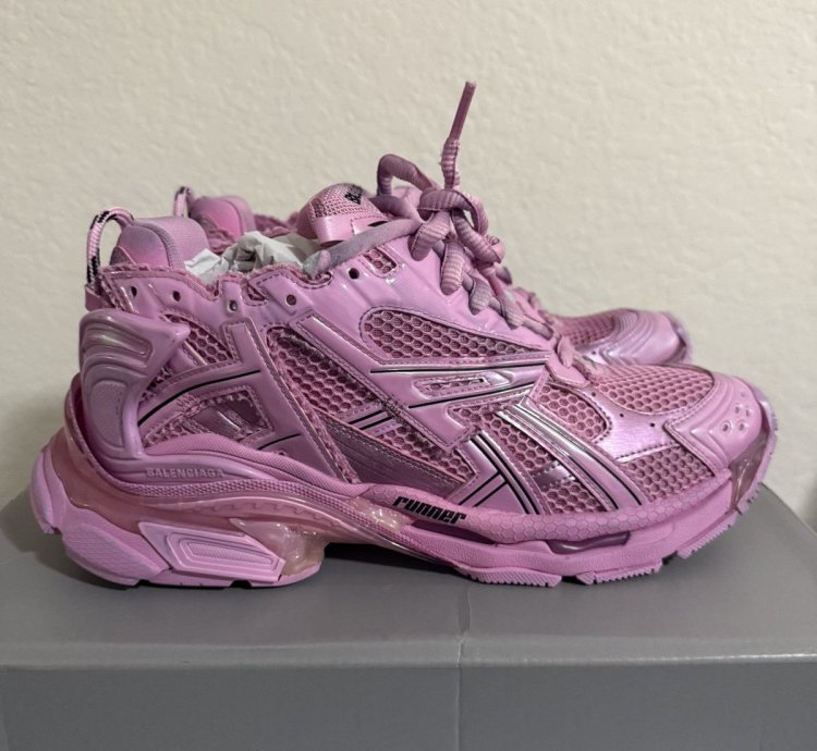 Balenciaga Pink Runner Sneaker (42)