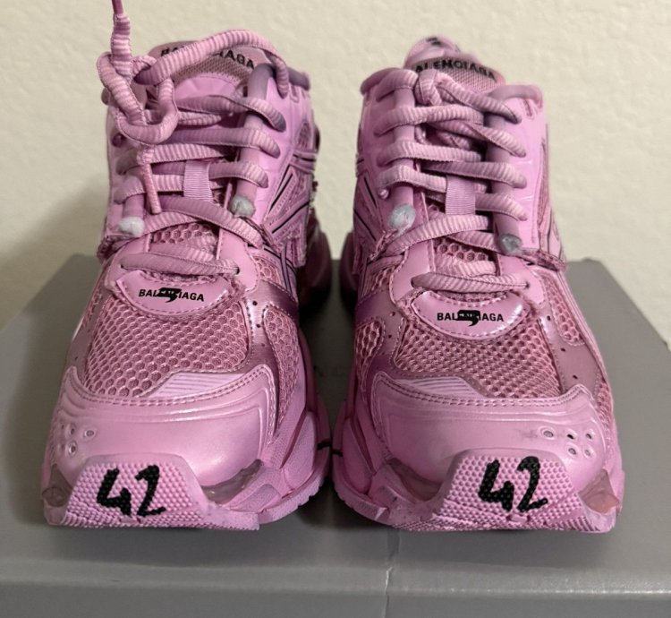 Balenciaga Pink Runner Sneaker (42)