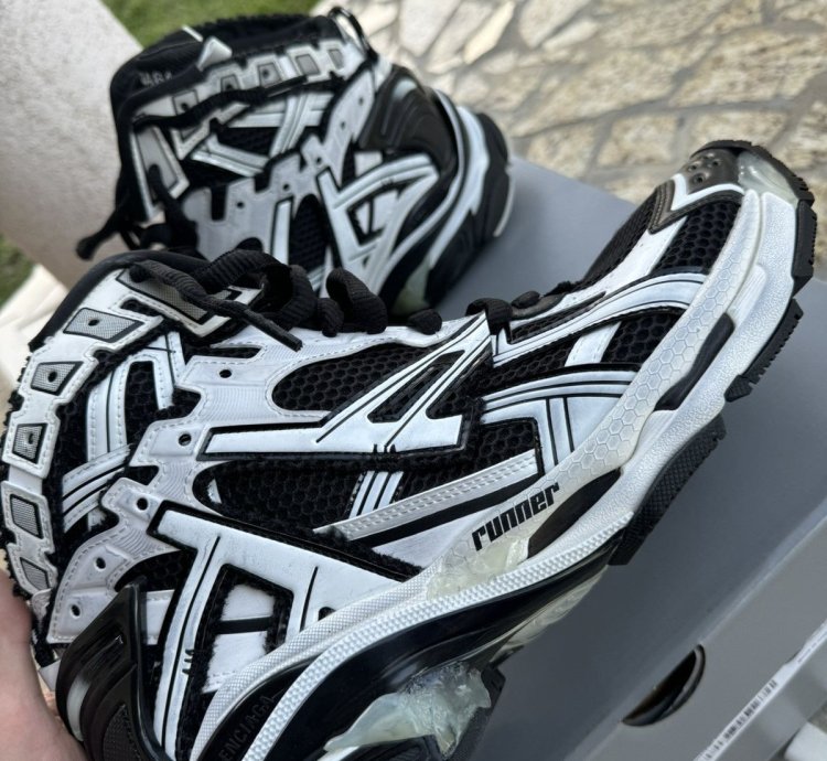 Balenciaga Runner 45 NEW