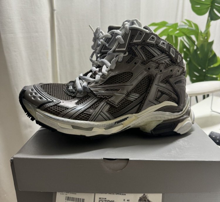 Balenciaga Runner 46 NEW