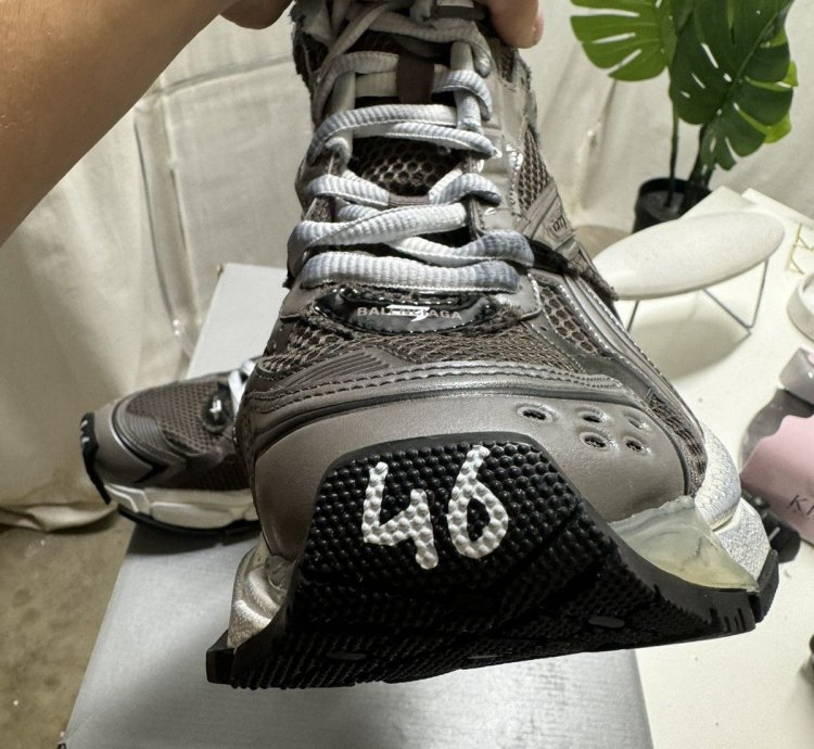 Balenciaga Runner 46 NEW