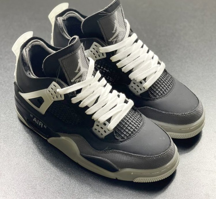 Off-White x Jordan 4 Retro “ Black Cat ”