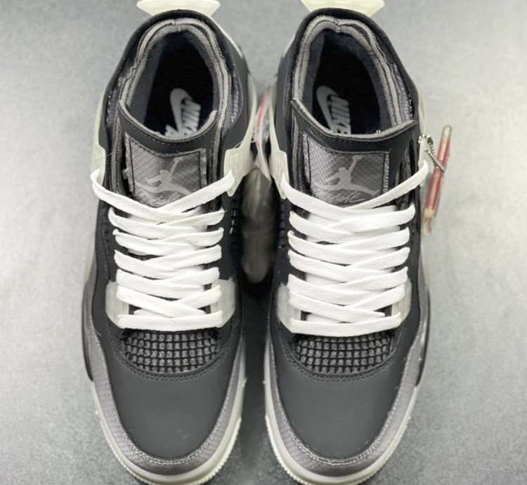 Off-White x Jordan 4 Retro “ Black Cat ”