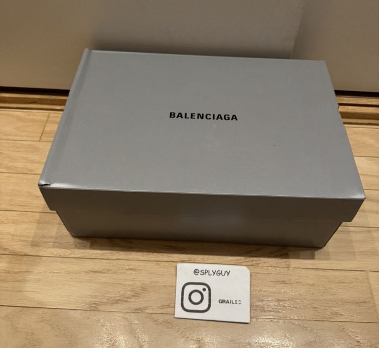 Balenciaga Runner Beige Black White sz 41