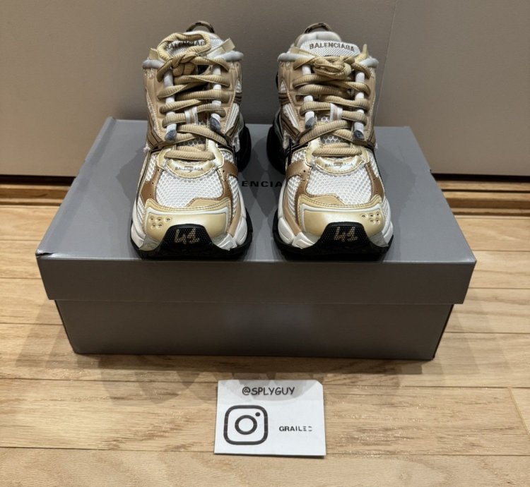 Balenciaga Runner Beige Black White sz 41
