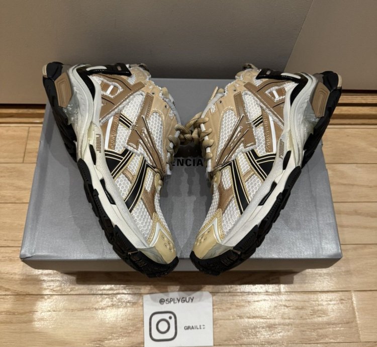 Balenciaga Runner Beige Black White sz 41