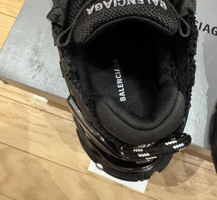 Balenciaga Runner Black sz 40