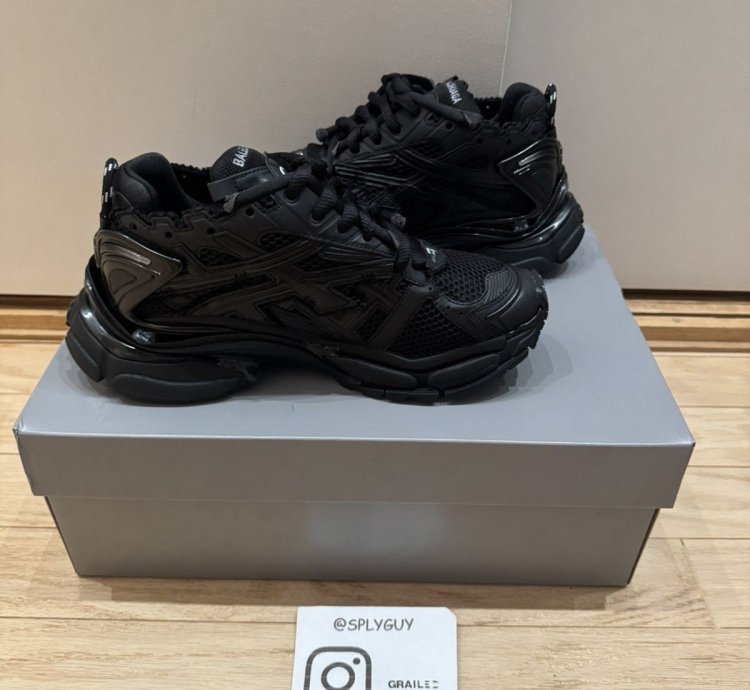 Balenciaga Runner Black sz 40