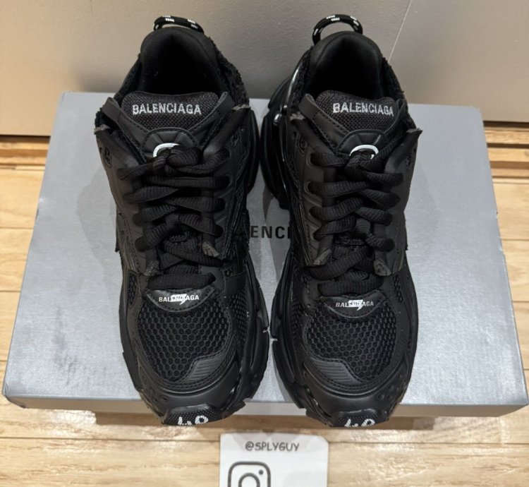 Balenciaga Runner Black sz 40