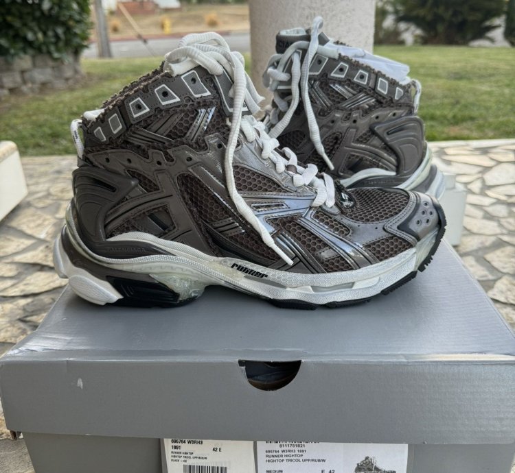Balenciaga Runner Brand new 42