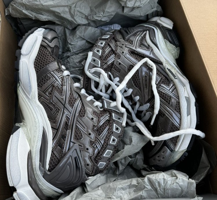 Balenciaga Runner Brand new 42