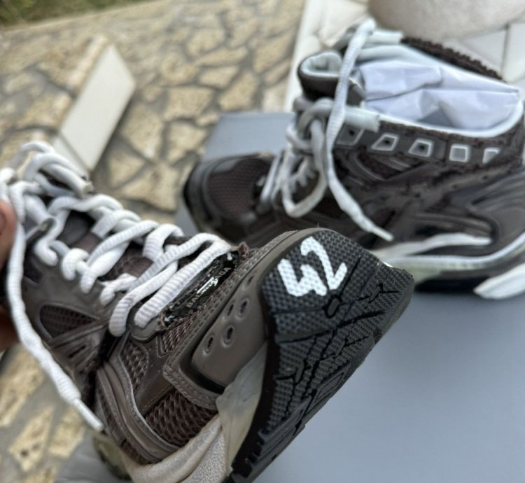 Balenciaga Runner Brand new 42