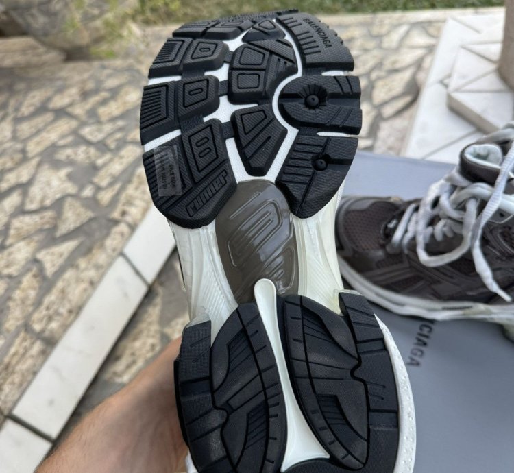 Balenciaga Runner Brand new 42
