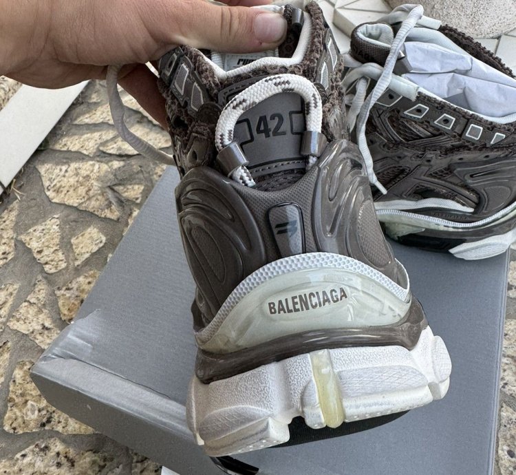Balenciaga Runner Brand new 42