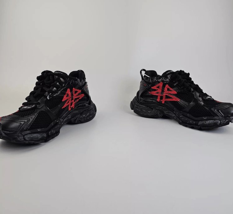 Balenciaga Runner Graffiti Black Red Low Top Sneakers New