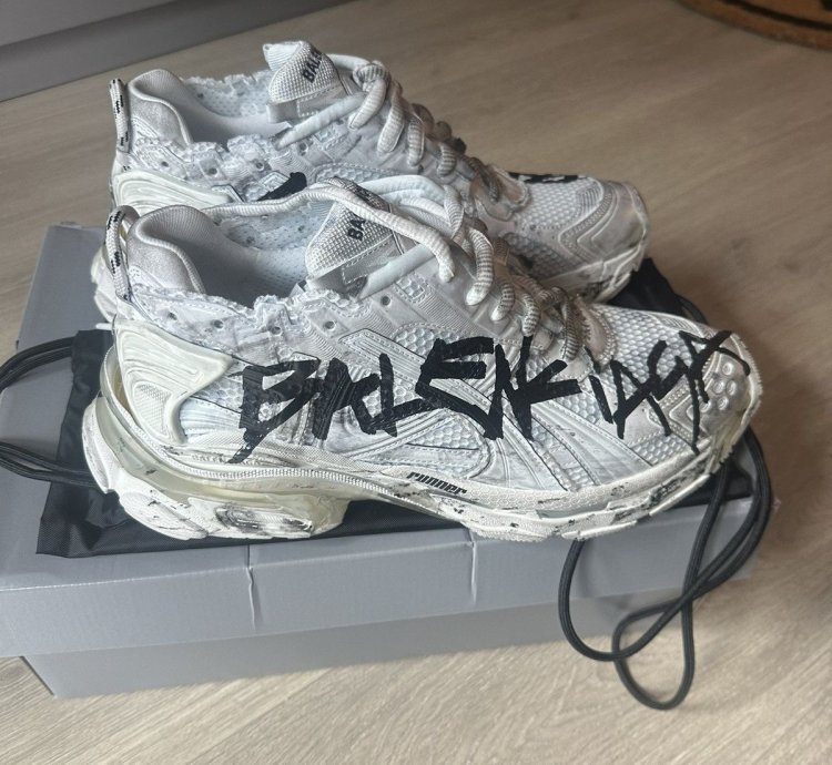 Balenciaga runner Graffiti sneakers