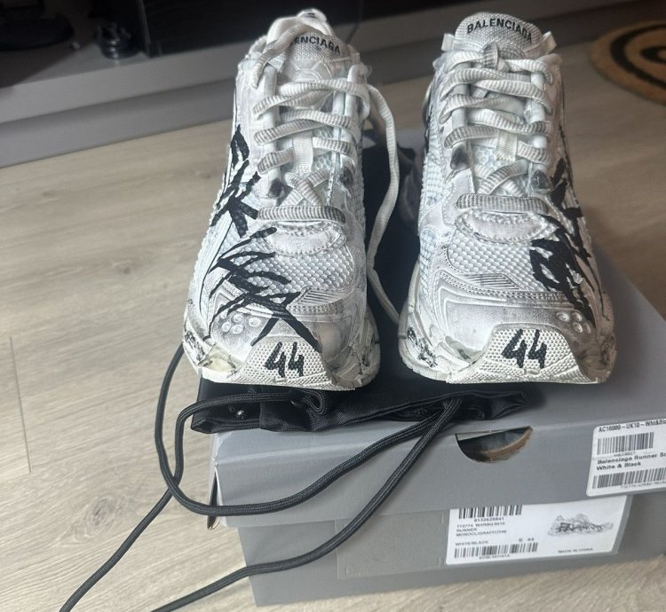 Balenciaga runner Graffiti sneakers
