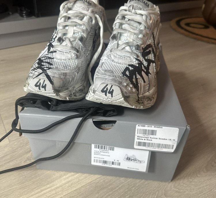Balenciaga runner Graffiti sneakers