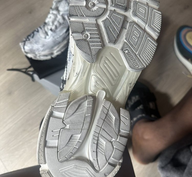 Balenciaga runner Graffiti sneakers