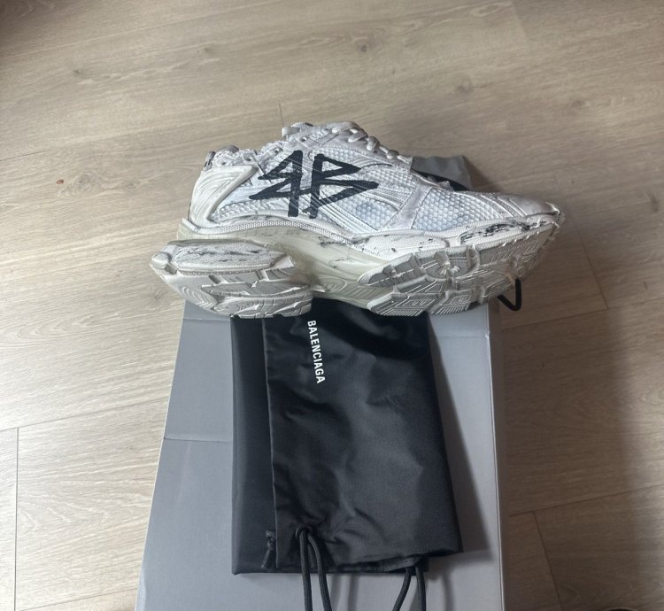 Balenciaga runner Graffiti sneakers