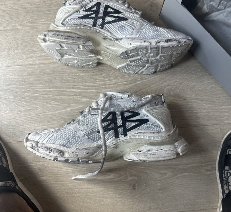Balenciaga runner Graffiti sneakers