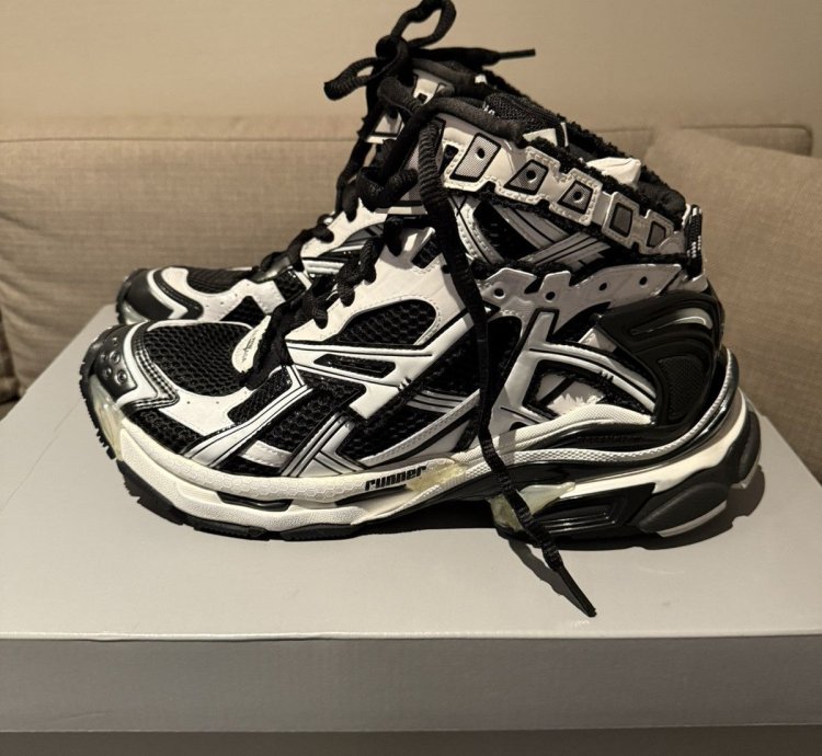 Balenciaga Runner High Sneaker in Black White