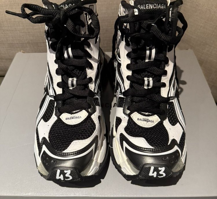 Balenciaga Runner High Sneaker in Black White