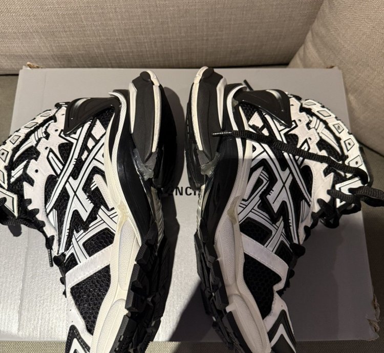 Balenciaga Runner High Sneaker in Black White