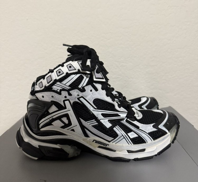 Balenciaga Runner High Top Sneaker Black White (40)