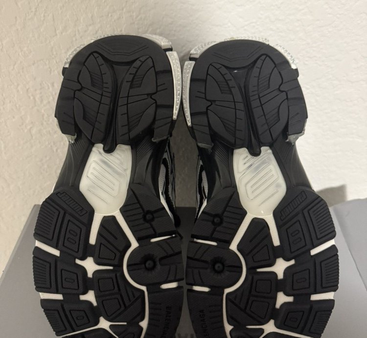 Balenciaga Runner High Top Sneaker Black White (40)
