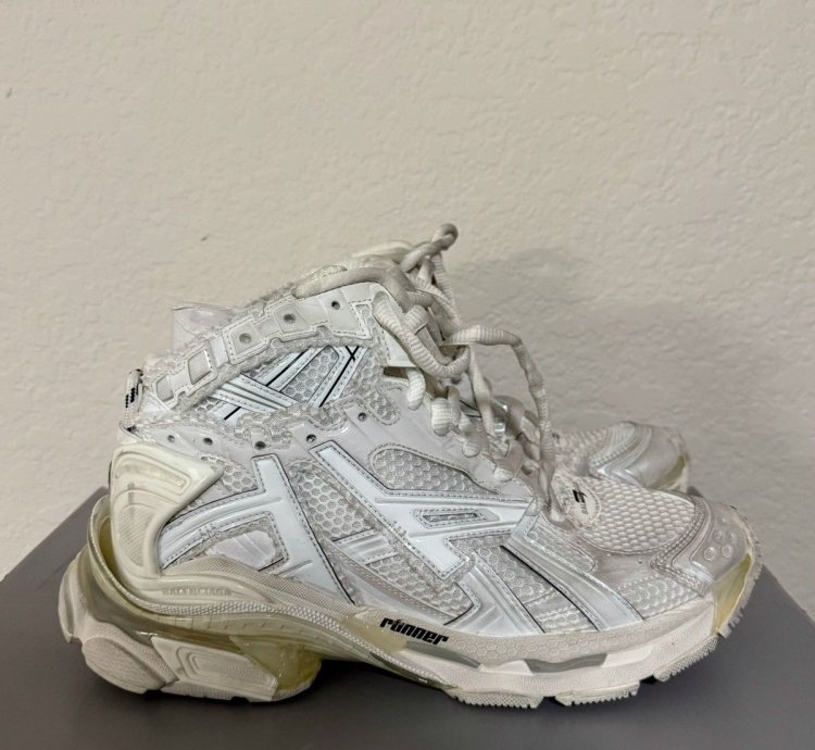 Balenciaga Runner High Top Sneaker White (42)