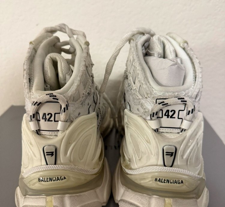 Balenciaga Runner High Top Sneaker White (42)