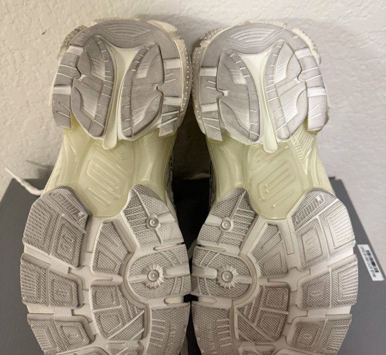 Balenciaga Runner High Top Sneaker White (42)