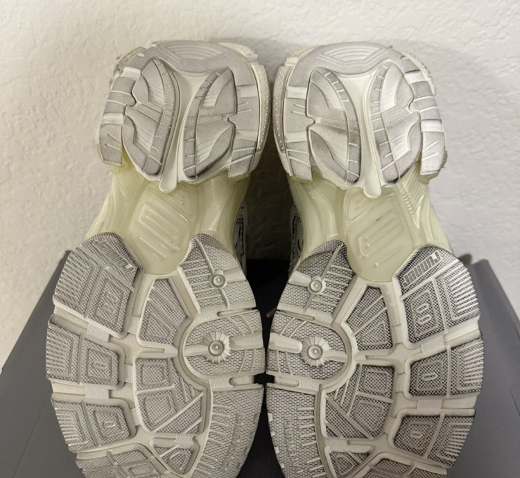 Balenciaga Runner High Top Sneaker White (45)