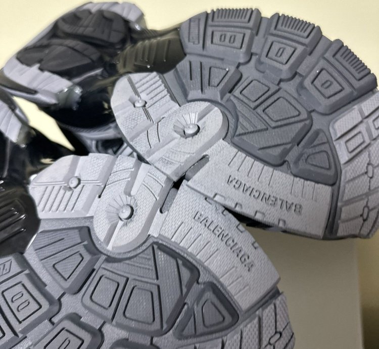 Balenciaga Runner Sneaker 43