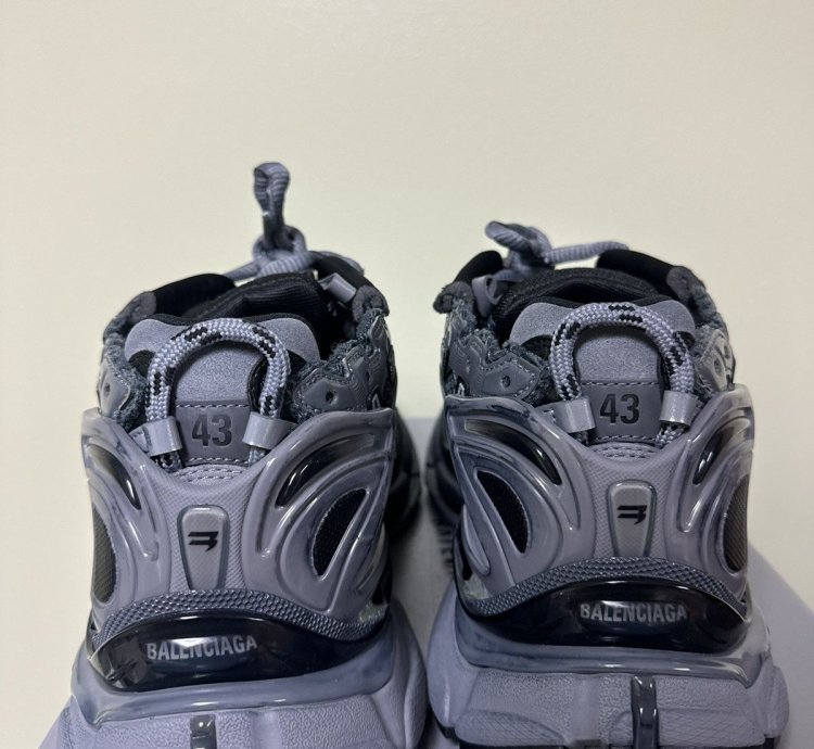 Balenciaga Runner Sneaker 43