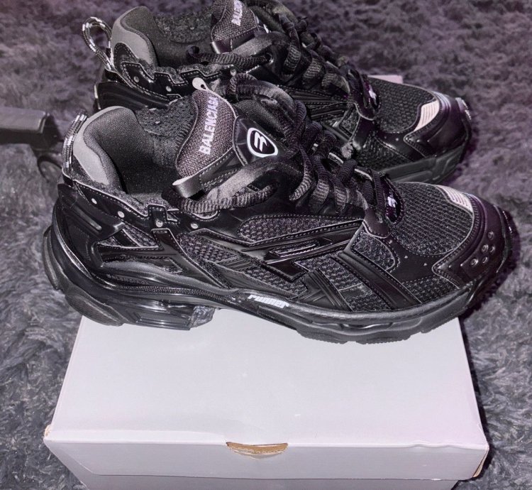 Balenciaga Runner Sneaker Black