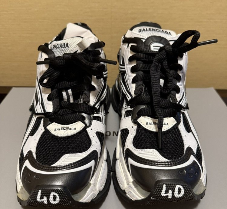 Balenciaga Runner Sneaker Black White (40)