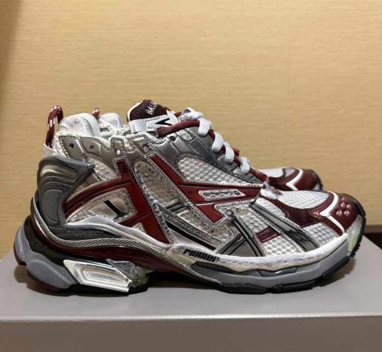 Balenciaga Runner Sneaker Burgundy (40)