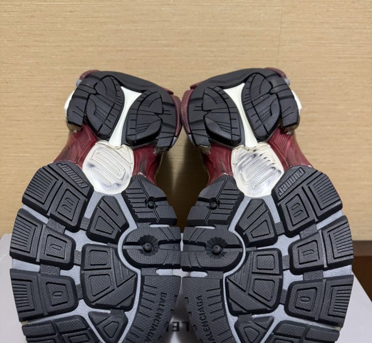 Balenciaga Runner Sneaker Burgundy (40)