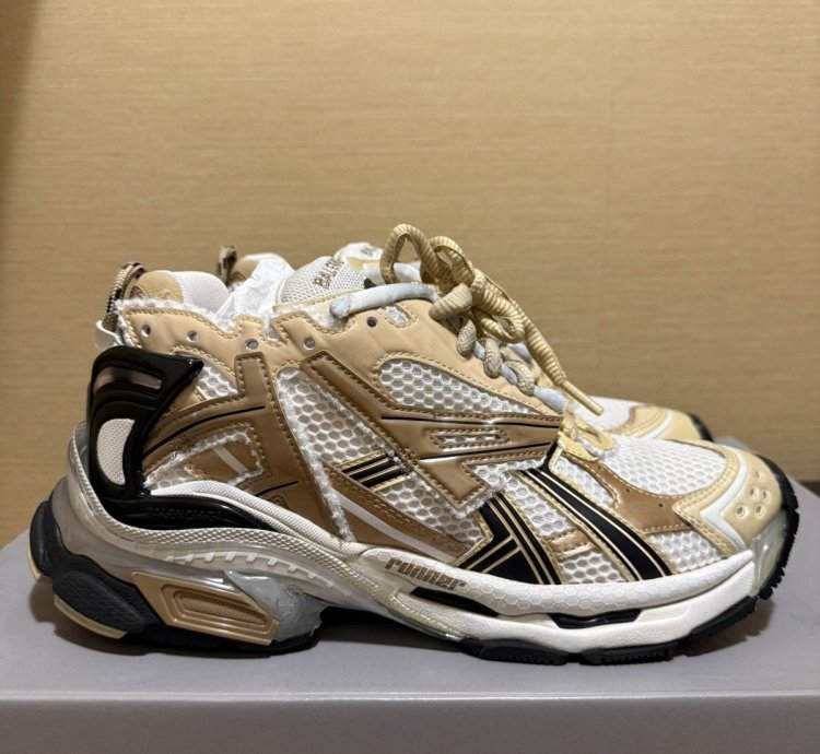 Balenciaga Runner Sneaker Camel (40)