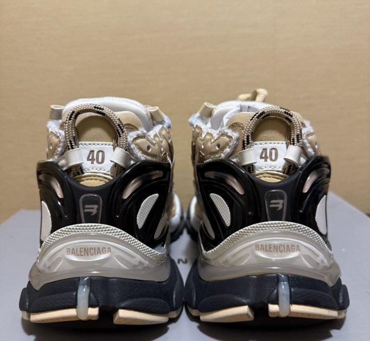 Balenciaga Runner Sneaker Camel (40)