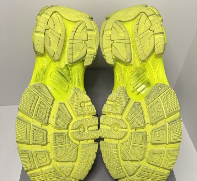 Balenciaga Runner Sneaker Fluo Yellow Size 46 Men New