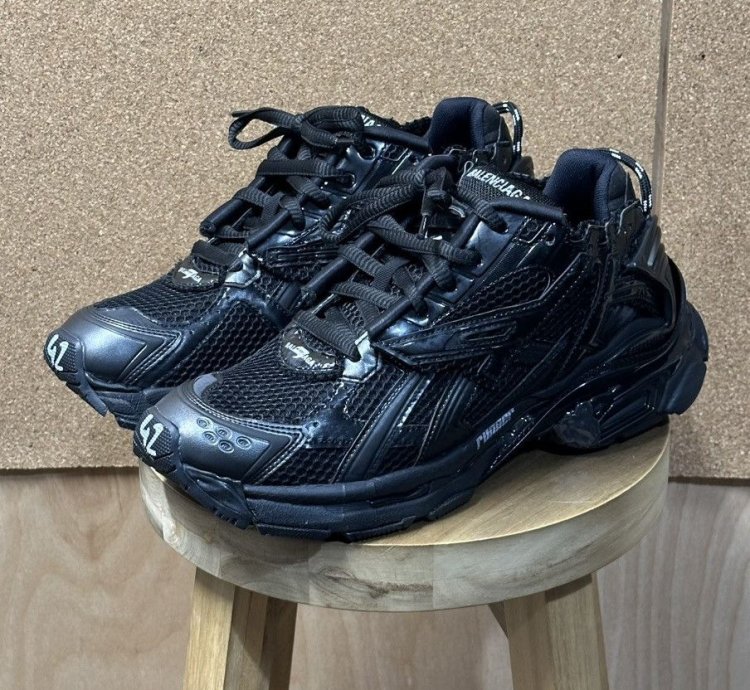 BALENCIAGA Runner Sneaker in black Men