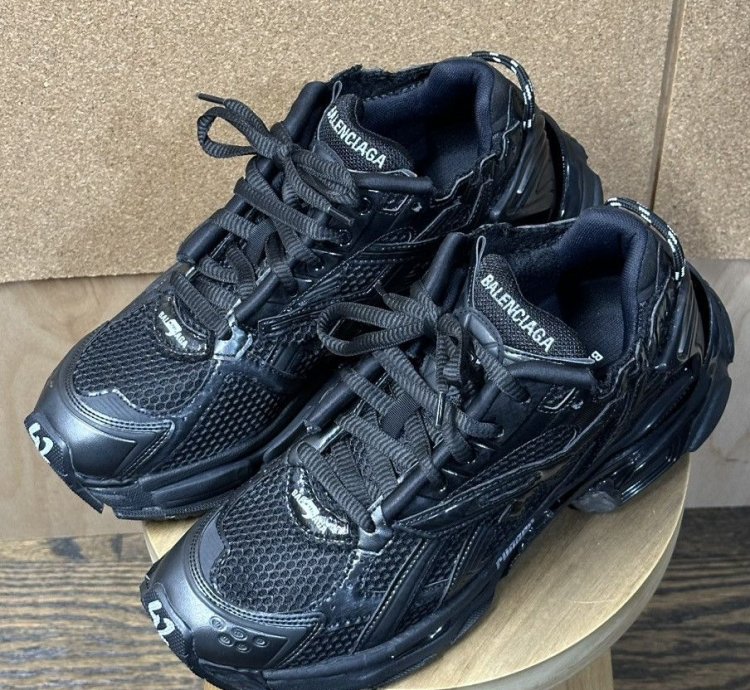 BALENCIAGA Runner Sneaker in black Men