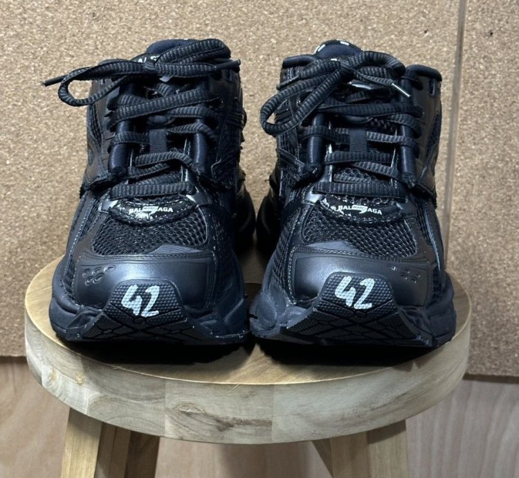 BALENCIAGA Runner Sneaker in black Men