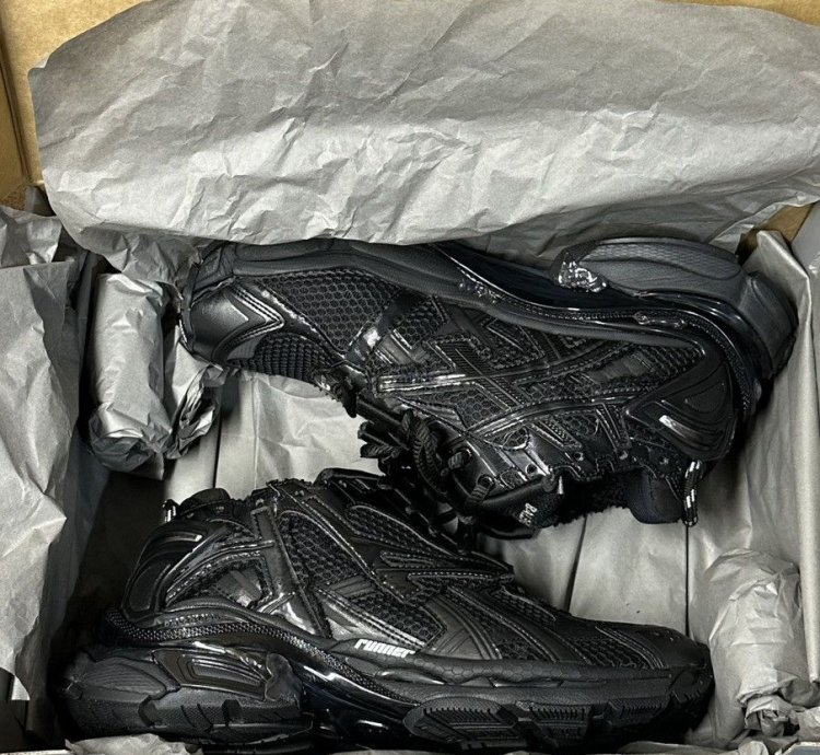 BALENCIAGA Runner Sneaker in black Men