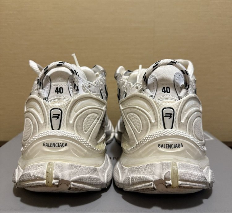 Balenciaga Runner Sneaker White (40)